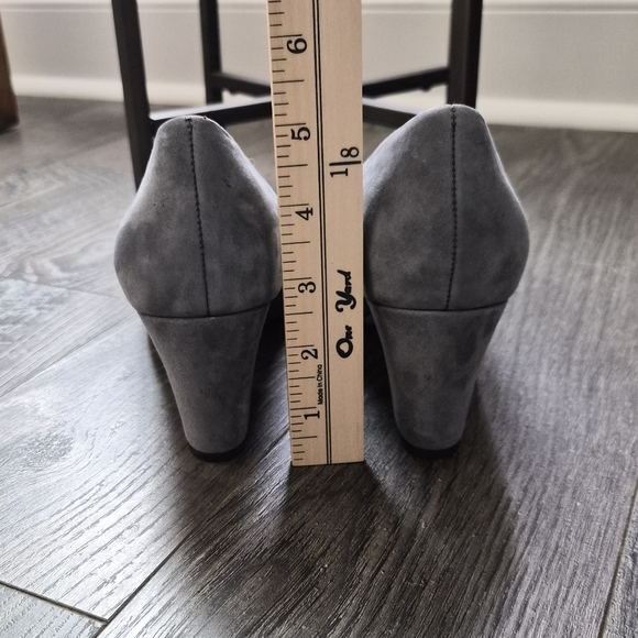 ​Botkier New York Grey Suede Pointed Toe Stella Block Heel Pumps 7.5 - Picture 6 of 7